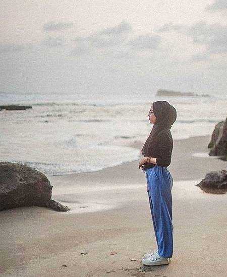 Detail Ootd Pantai Hijab Simple Nomer 28