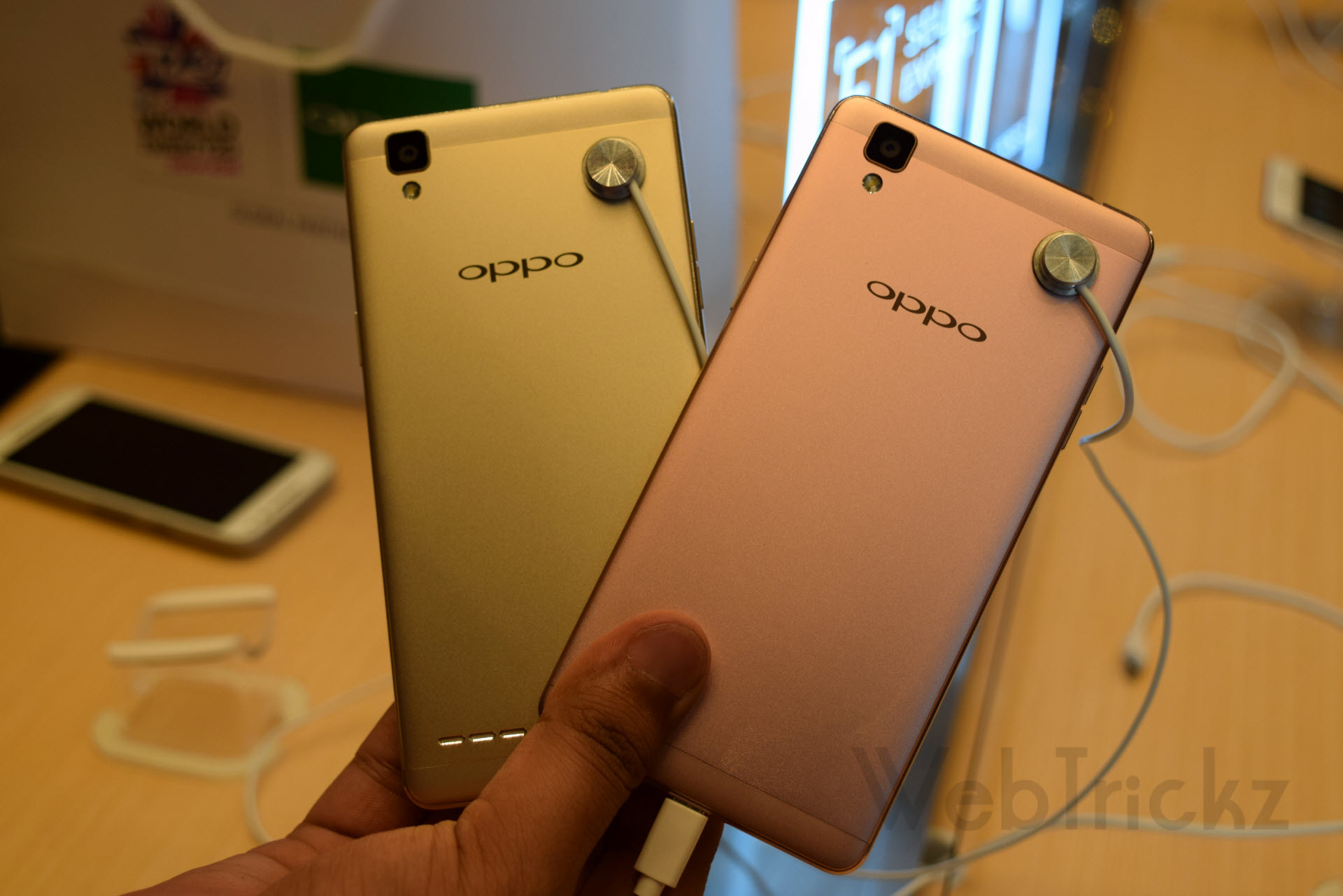 Detail Oppo F1 Warna Rose Gold Nomer 34