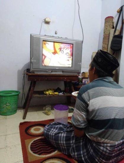 Detail Orang Lagi Nonton Tv Nomer 23