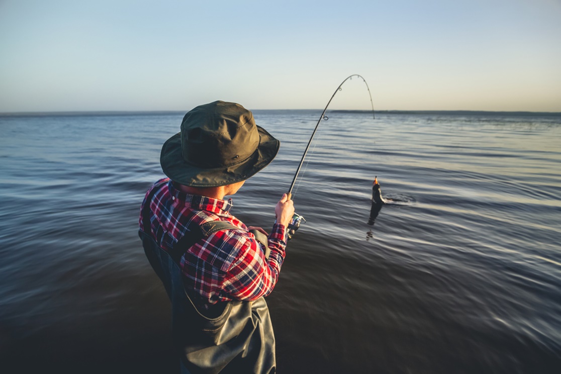 Detail Orang Mancing Di Laut Nomer 19