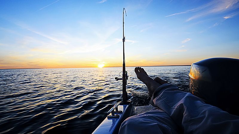 Detail Orang Mancing Di Laut Nomer 22