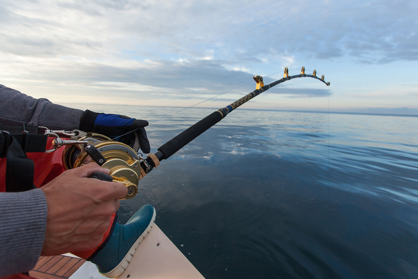 Detail Orang Mancing Di Laut Nomer 43