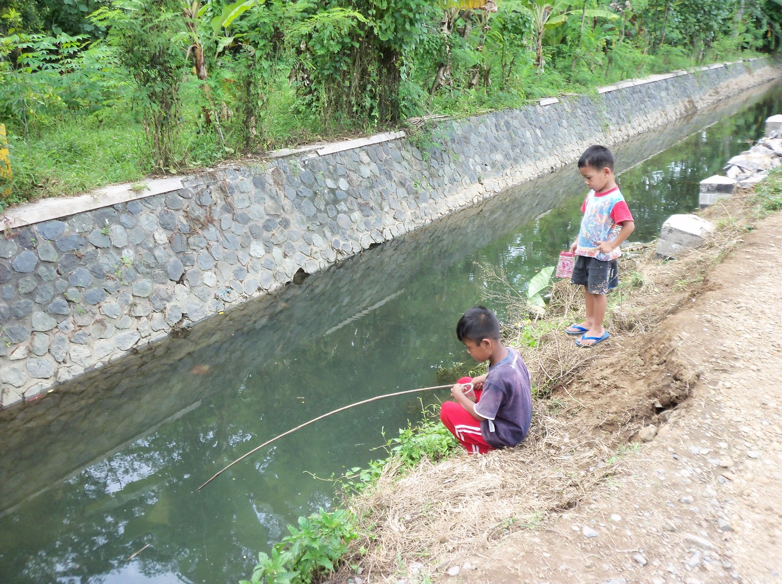 Detail Orang Mancing Di Sungai Nomer 21