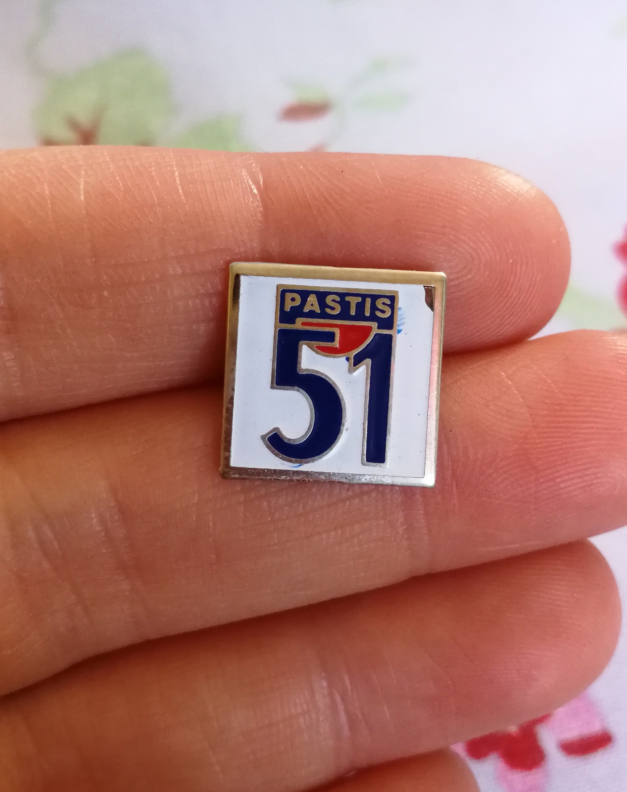 Detail Logo Pastis 51 Nomer 25