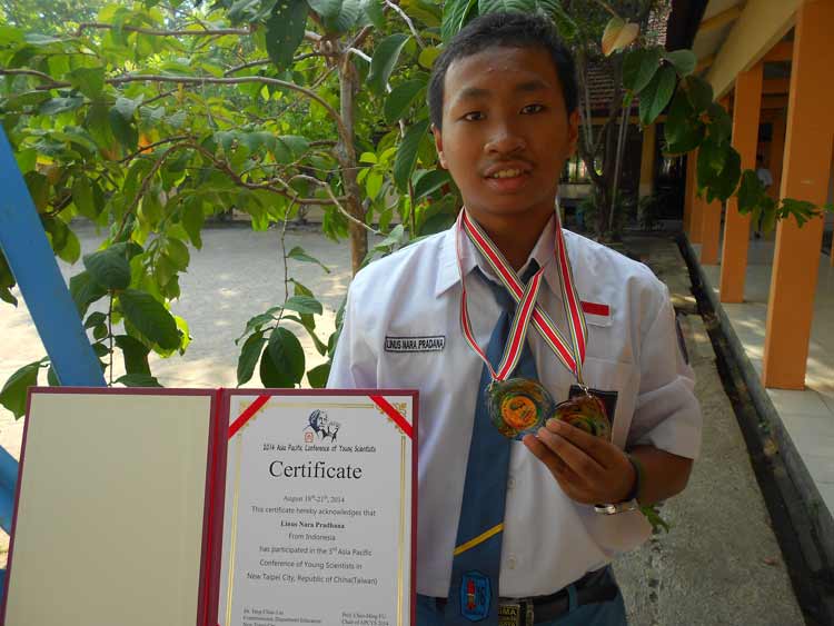 Detail Orang Yang Berprestasi Nomer 39