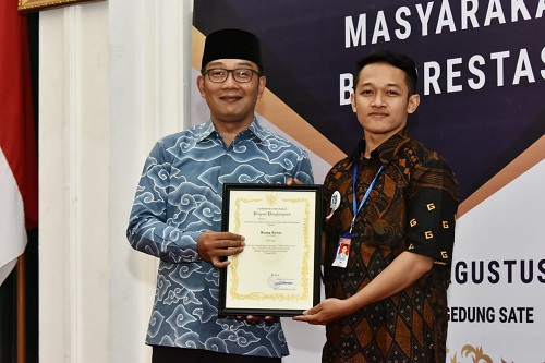 Detail Orang Yang Berprestasi Nomer 50