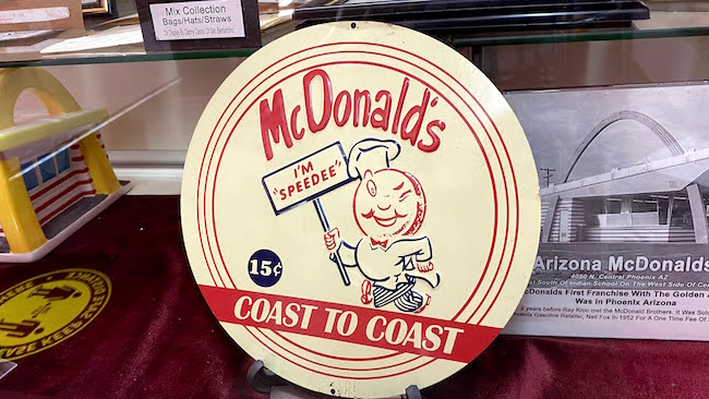 Detail Original Mcdonalds Logo Nomer 47