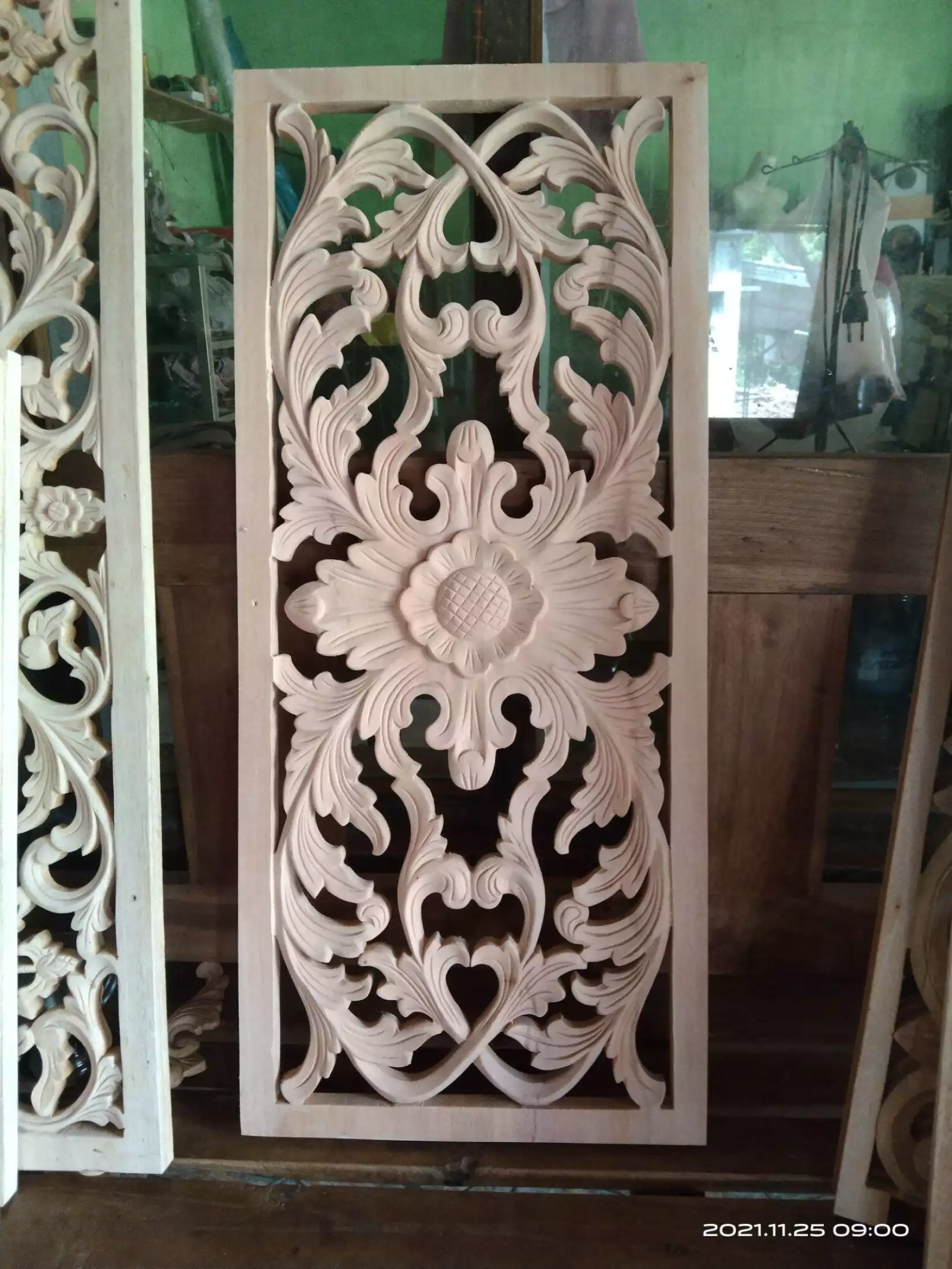 Detail Ornamen Hiasan Dinding Nomer 44