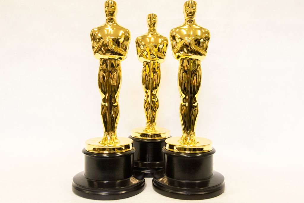 Detail Oscar Award Trophy Picture Nomer 36