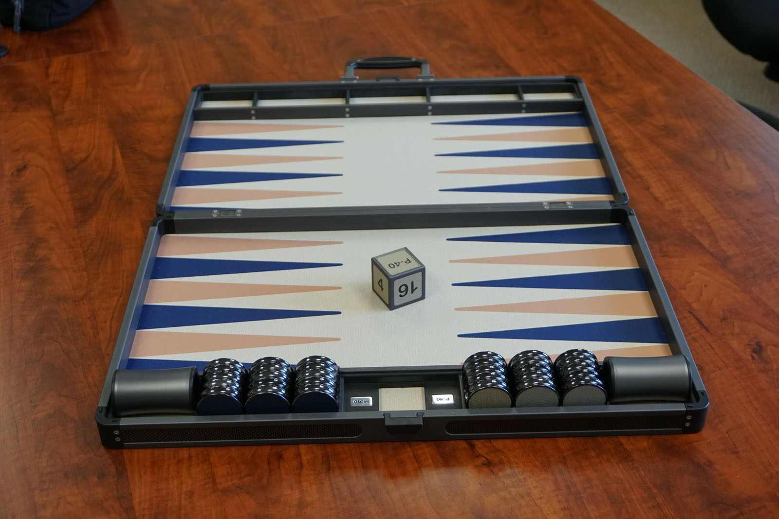P 40 Backgammon - KibrisPDR