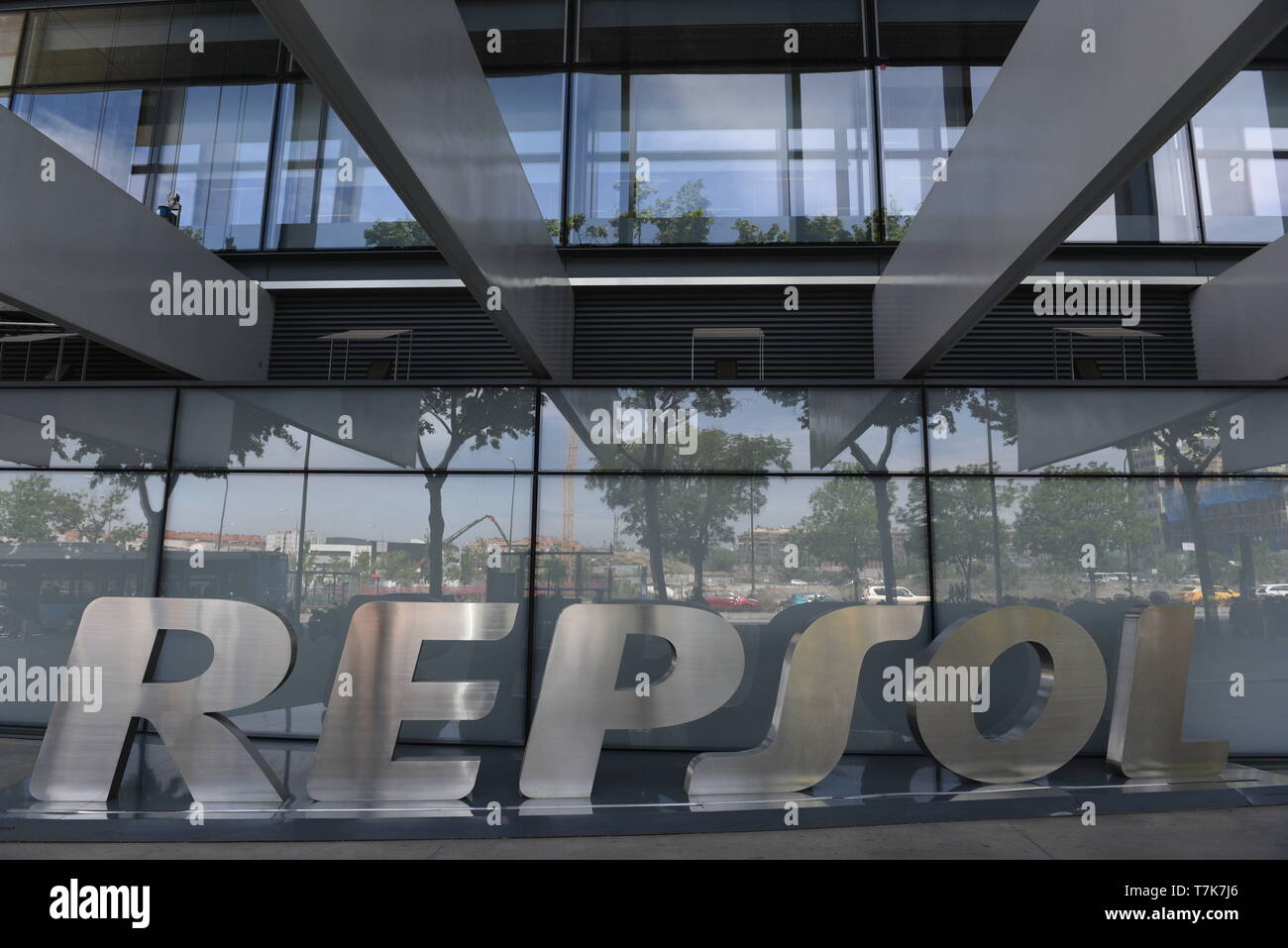 Detail Logo Repsol Ypf Nomer 17