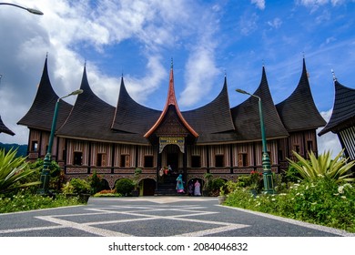 Detail Padang Rumah Adat Nomer 10