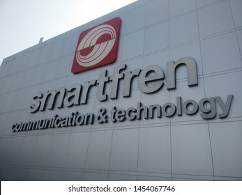 Detail Logo Smartfren Vector Nomer 32