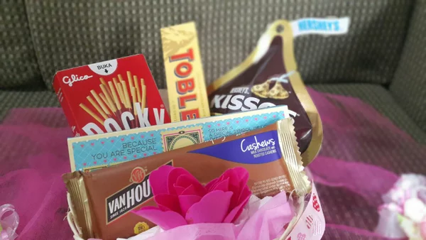 Detail Paket Coklat Valentine Nomer 47