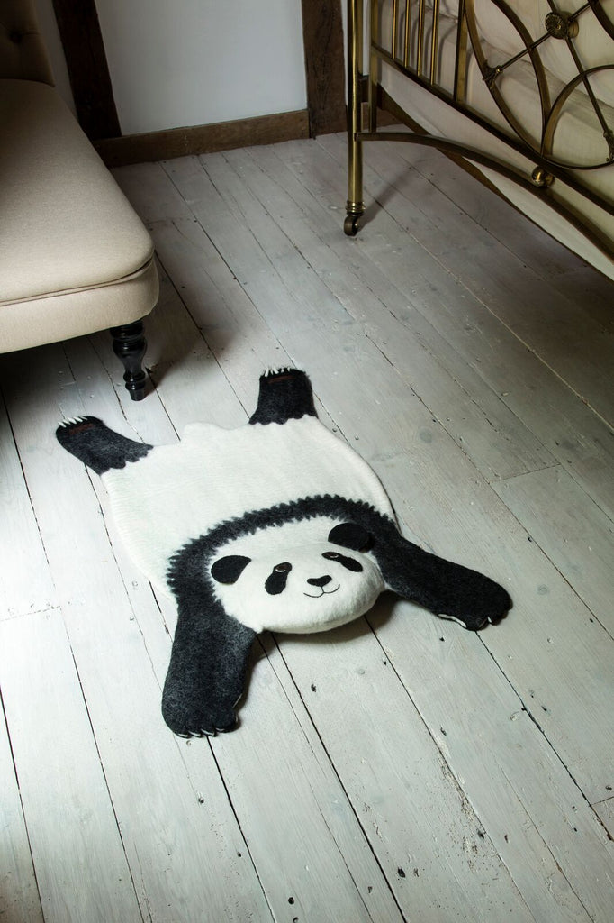 Detail Panda Skin Rug Nomer 13