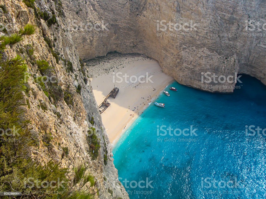 Detail Pantai Navagio Yunani Nomer 25
