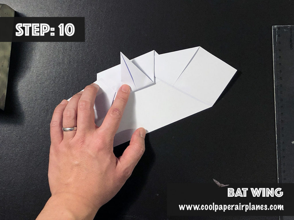 Detail Paper Airplane With Flapping Wings Nomer 36