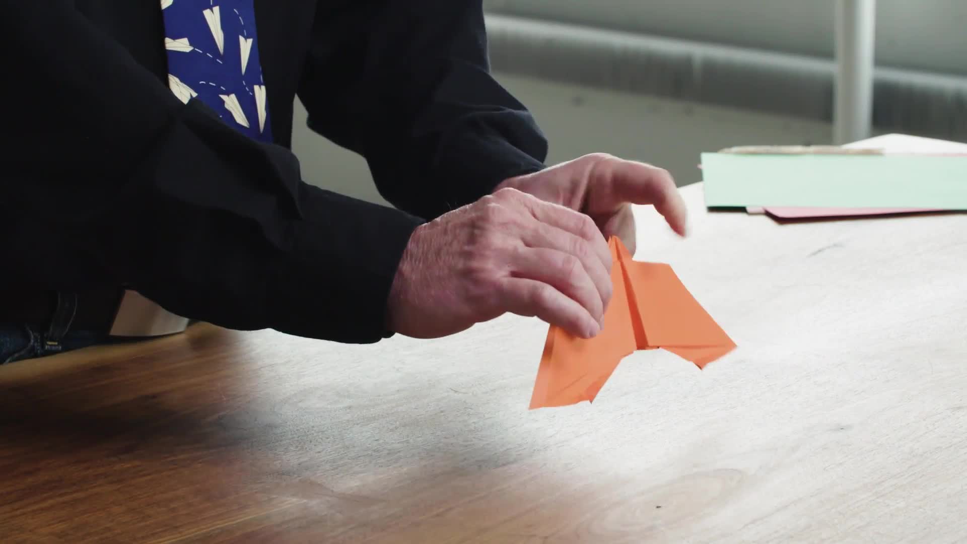 Detail Paper Airplane With Flapping Wings Nomer 42