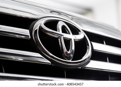 Detail Logo Toyota Fortuner Nomer 16