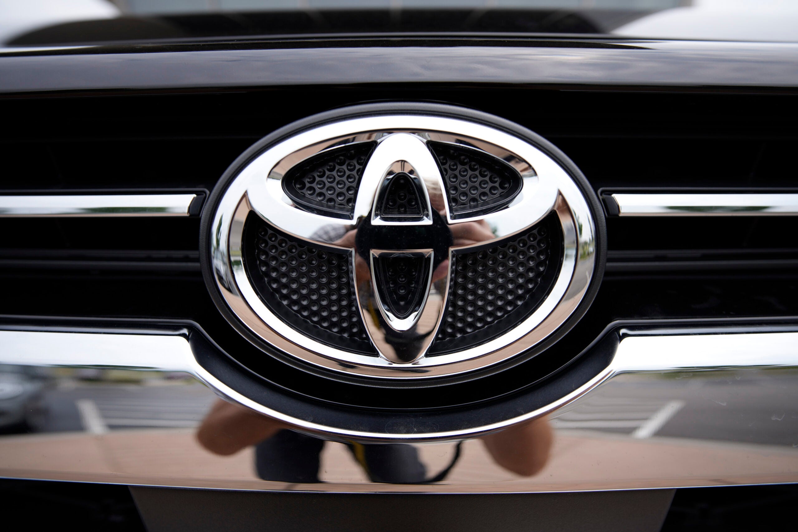 Detail Logo Toyota Fortuner Nomer 36