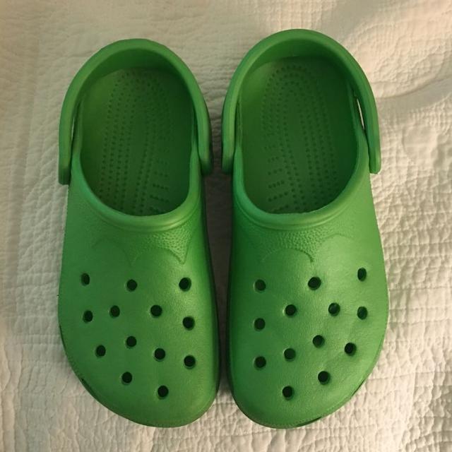 Detail Parrot Green Crocs Nomer 11