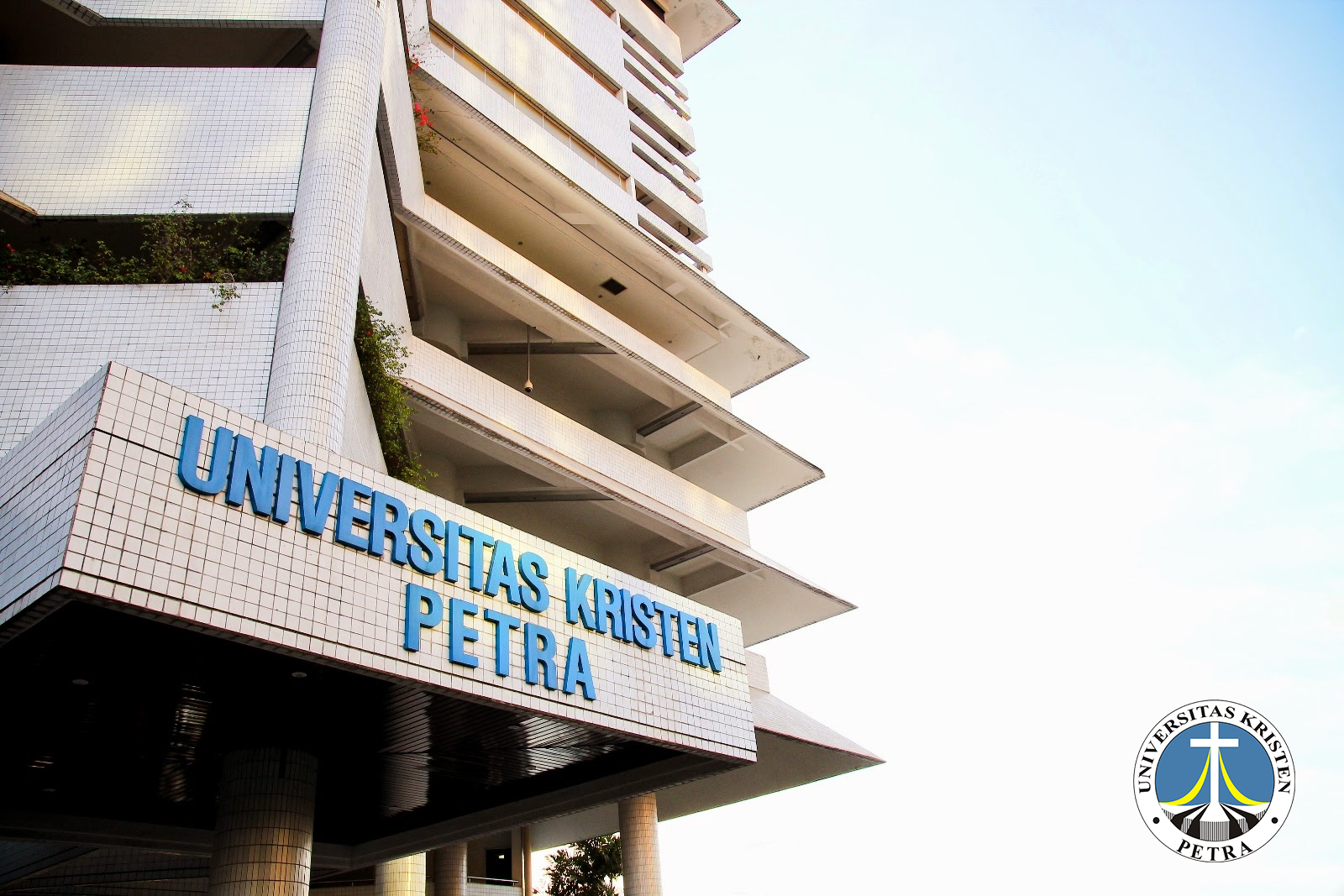 Detail Logo Universitas Kristen Petra Surabaya Nomer 12