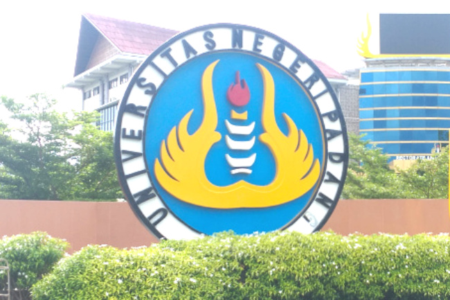 Detail Logo Universitas Negeri Padang Nomer 18