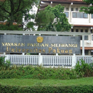 Detail Logo Universitas Pakuan Bogor Nomer 34