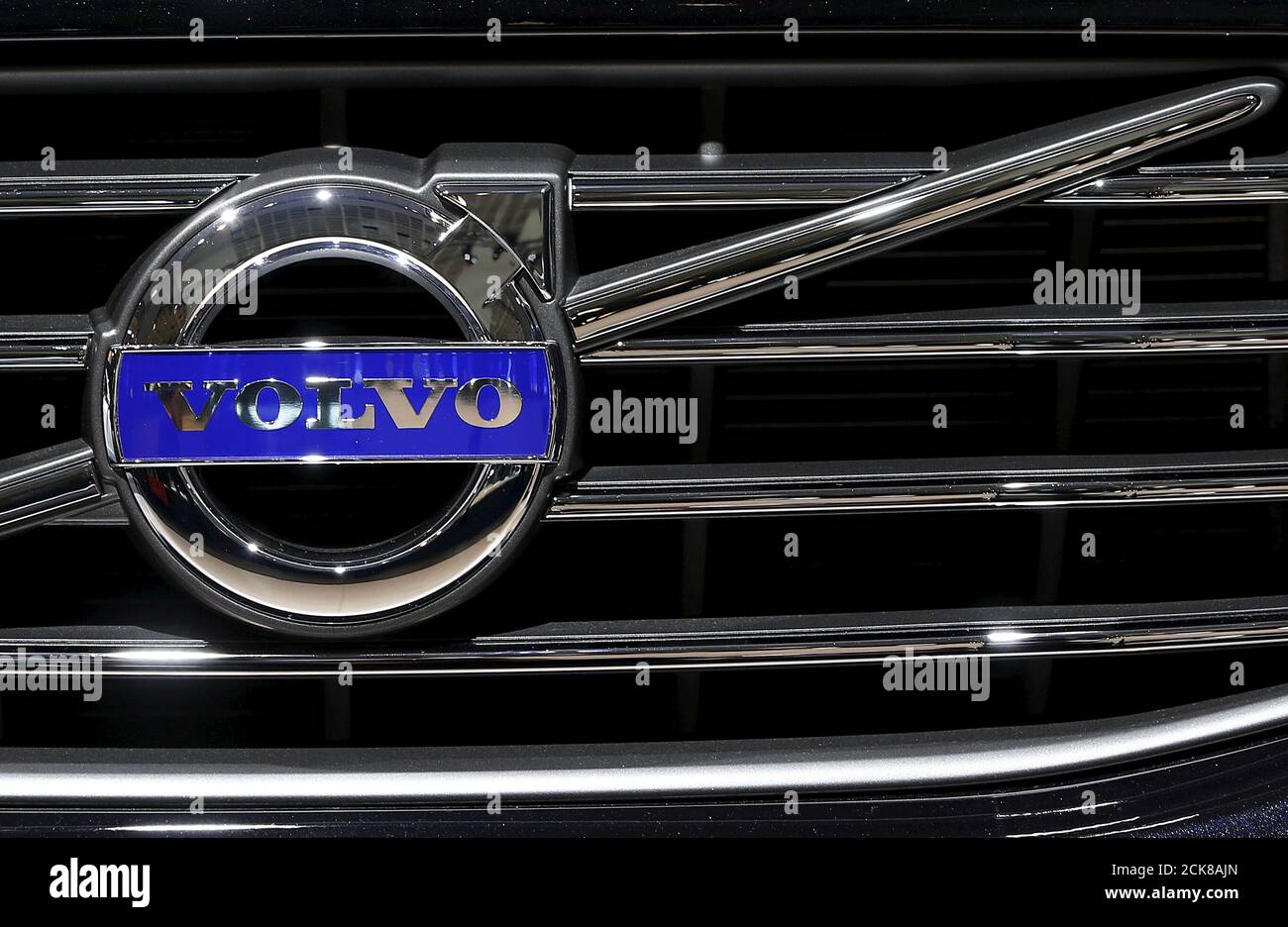 Detail Logo Volvo Bus Nomer 25