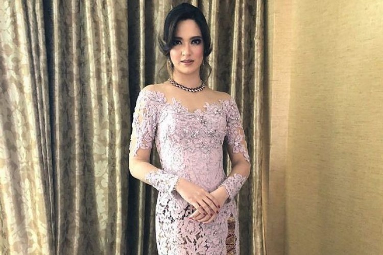 Detail Pas Foto Kebaya Nomer 26