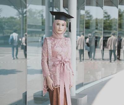 Detail Pas Foto Kebaya Wisuda Nomer 10