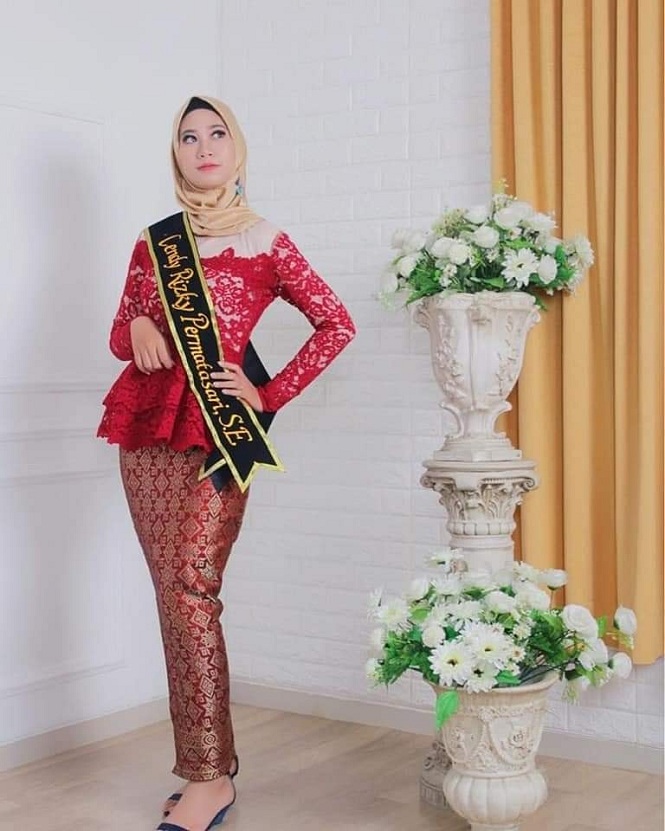 Detail Pas Foto Kebaya Wisuda Nomer 44