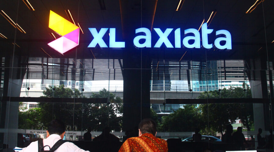 Detail Logo Xl Axiata Nomer 31