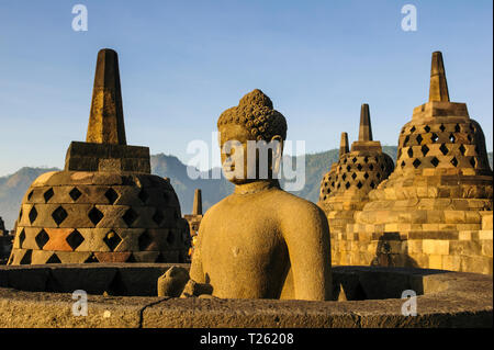 Detail Patung Budha Borobudur Nomer 25