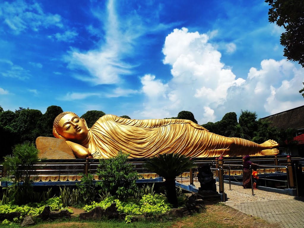 Detail Patung Budha Tidur Di Thailand Nomer 32