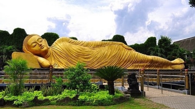 Detail Patung Budha Tidur Di Thailand Nomer 9