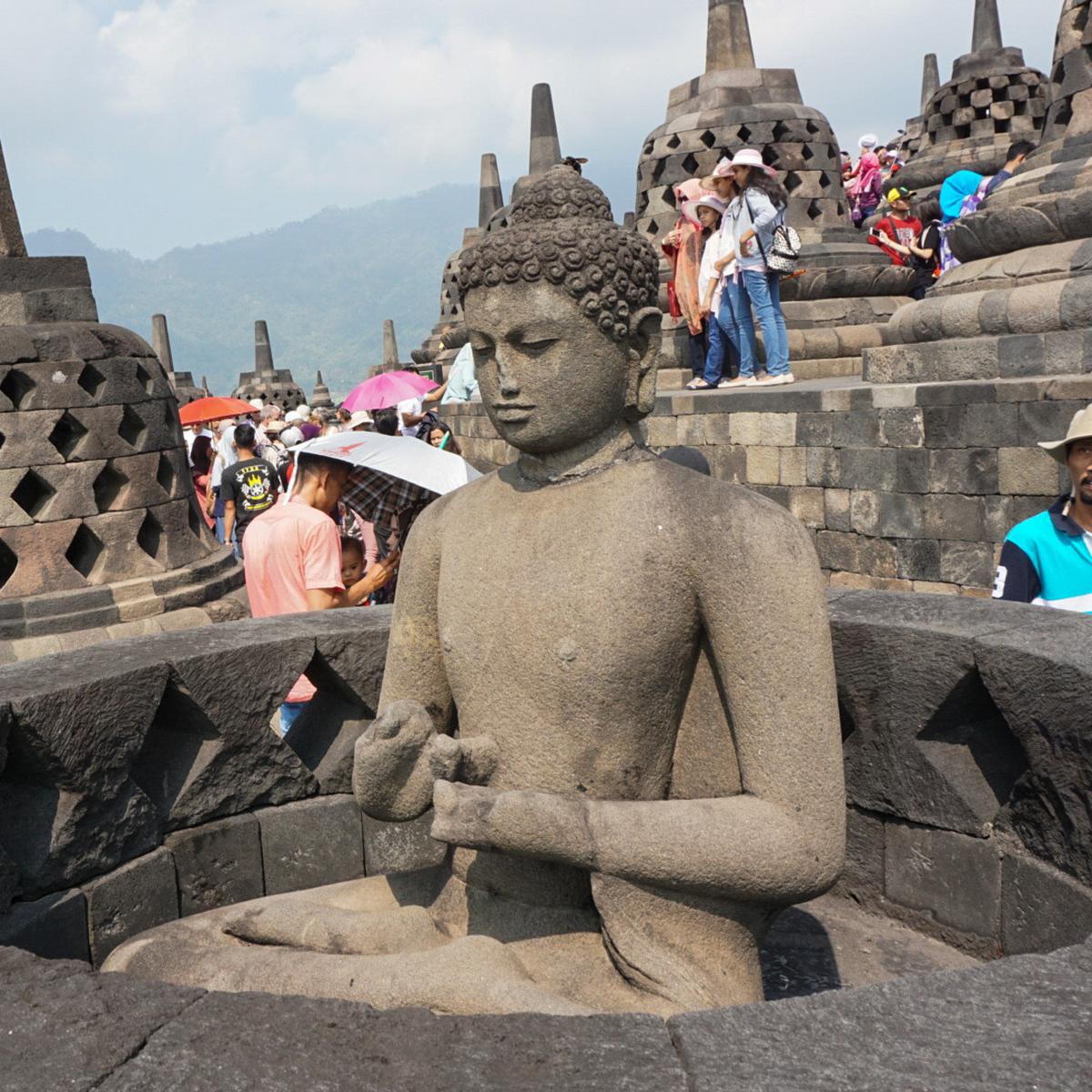 Detail Patung Di Candi Borobudur Nomer 9