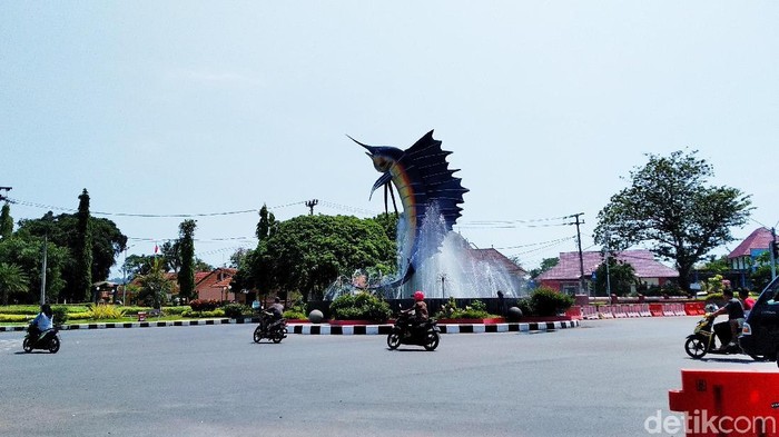 Patung Ikan Marlin - KibrisPDR