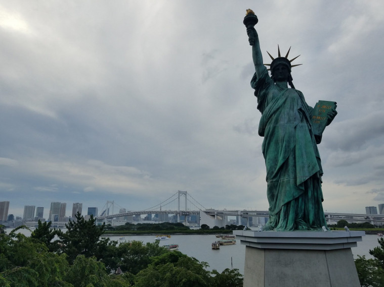 Detail Patung Liberty Di Jepang Nomer 10