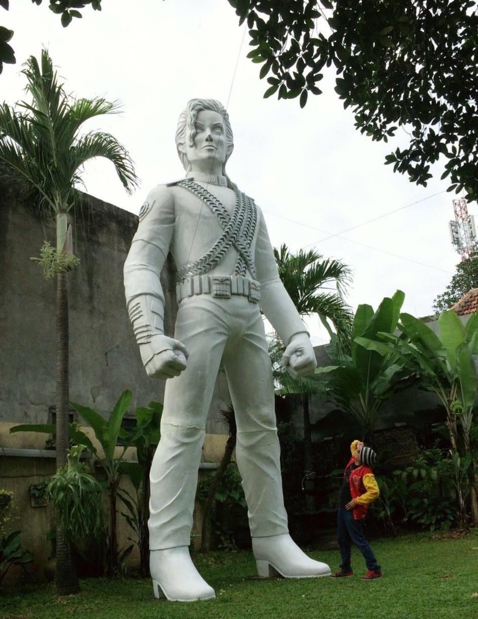 Patung Michael Jackson - KibrisPDR