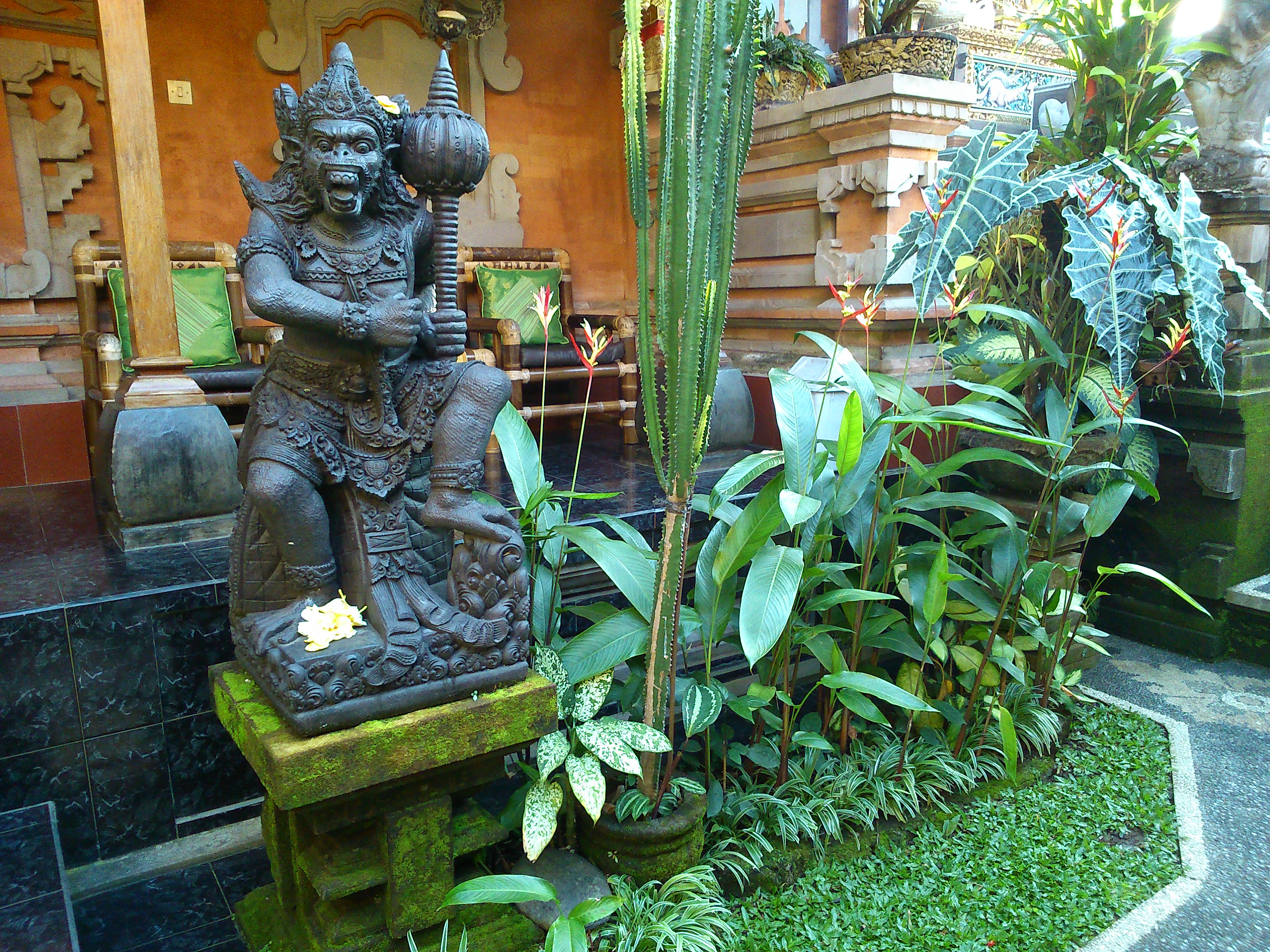 Detail Patung Yang Cocok Di Depan Rumah Nomer 52