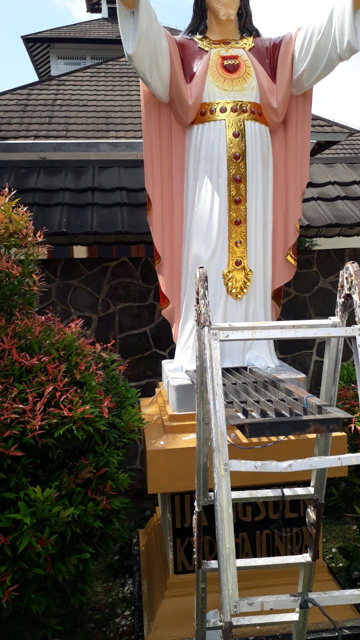 Detail Patung Yesus Di Gereja Nomer 13