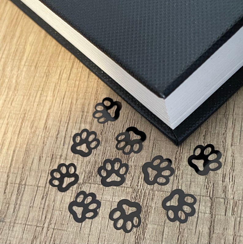 Detail Paw Print Confetti Nomer 20