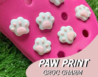 Detail Paw Print Crocs Nomer 15