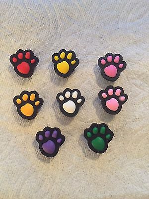 Detail Paw Print Crocs Nomer 18