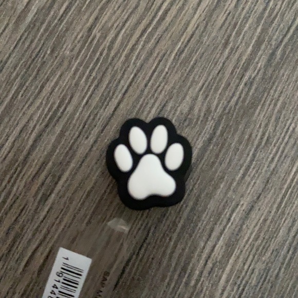Detail Paw Print Crocs Nomer 31