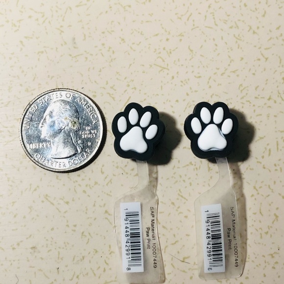 Detail Paw Print Crocs Nomer 32