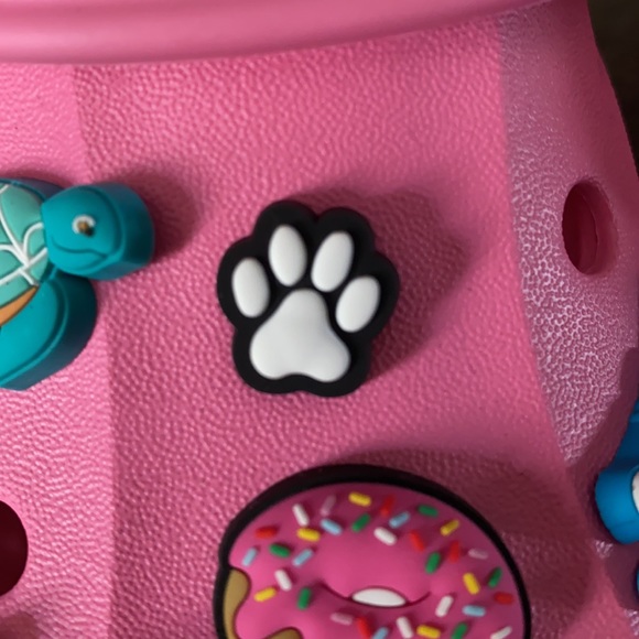 Detail Paw Print Crocs Nomer 43