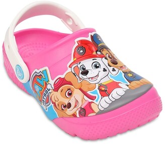 Detail Paw Print Crocs Nomer 44