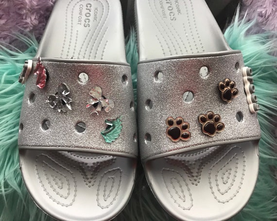 Detail Paw Print Crocs Nomer 47